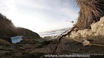 leahwintersxoxo onlyfans sweet chick fucks both holes