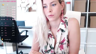 tiffany925 three fingers into the vagina