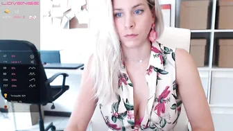 tiffany925 three fingers into the vagina