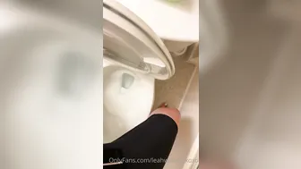 leahwintersxoxo onlyfans spicy slut jerking hairy cunt