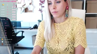 tiffany925 handjob and play with sex toys