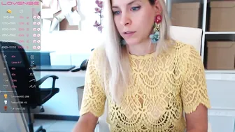 tiffany925 handjob and play with sex toys