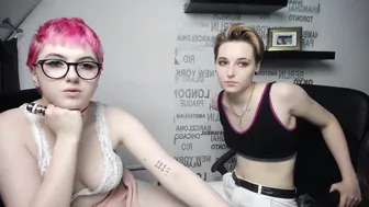 bunnyelise sexy slut shows big tits