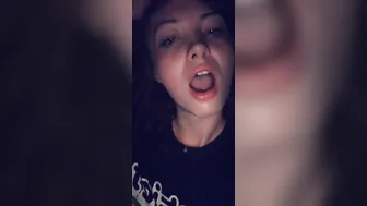 leahwintersxoxo onlyfans crazy bitch fucks herself with fingers