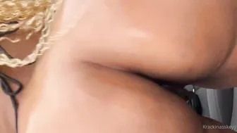 keykrackinass onlyfans hot lady furiously twirling big ass