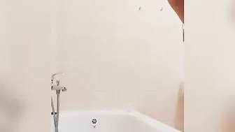 joleelove onlyfans black-haired beauty pulls sex lips