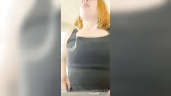 gingergoddesss onlyfans  cam girl  masturbates shaved vagina
