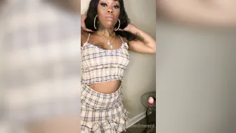 feedmeent onlyfans obstinate queen jerking off her cunt