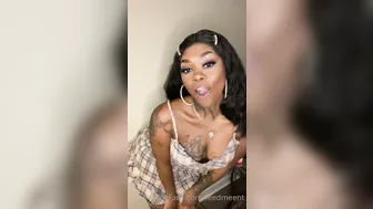 feedmeent onlyfans obstinate queen jerking off her cunt