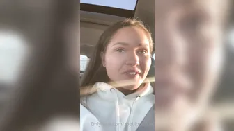 zoebloomxxx onlyfans cute babe caresses shaved cunt