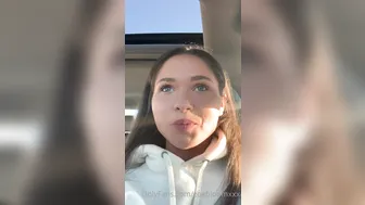 zoebloomxxx onlyfans cute babe caresses shaved cunt