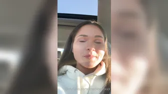 zoebloomxxx onlyfans cute babe caresses shaved cunt