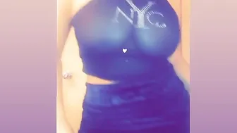 yungmedusa7 onlyfans whore model shows off her beauty