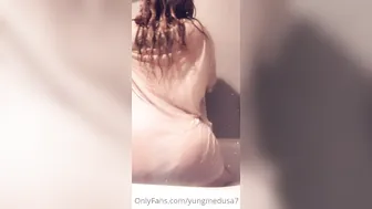 yungmedusa7 onlyfans graceful babe gently masturbates pussy