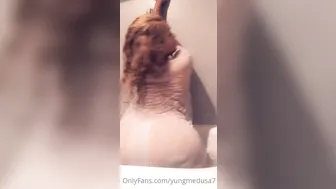 yungmedusa7 onlyfans graceful babe gently masturbates pussy