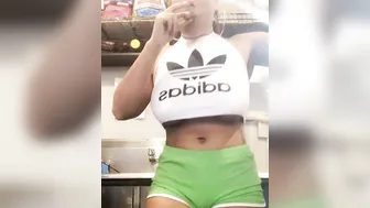 yungmedusa7 onlyfans loves to put fingers in forbidden places