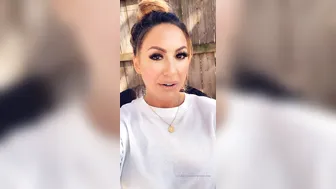 tiffanybrookes onlyfans busty mare caresses pussy