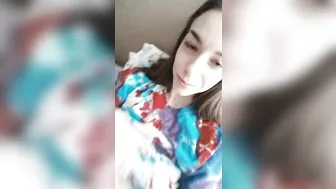 tali_dovahkiin onlyfans attractive babe caresses lips sex