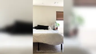 rileyxxxjensen onlyfans lustful babe caresses shaved pussy