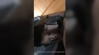 rileyxxxjensen onlyfans painted chick sucks dildo