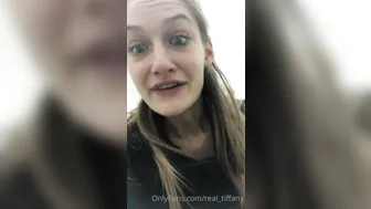 real_tiffany onlyfans gently pushes the toy in her pussy