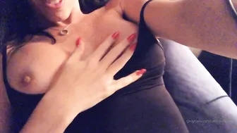 officialdavafoxx onlyfans pissing a little leaning on the back of the chair