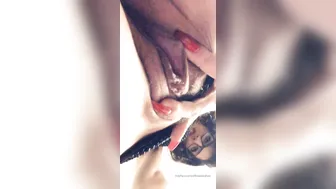 officialdavafoxx onlyfans blonde chick relish fucks the cap