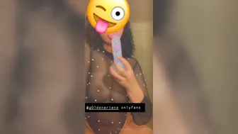 g0ldenariana onlyfans busty slut fucks the lips sex