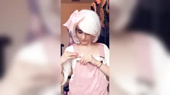 envyanne onlyfans skinny nipple pulls pussy with fingers