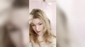 ellanovaxxx onlyfans latin slut brightly fingering shaved holes