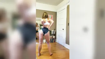 ellanovaxxx onlyfans sexy mare caresses hairy cunt