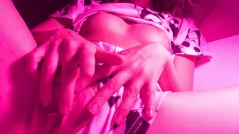 daphnedare onlyfans beauty caresses her tits and pussy