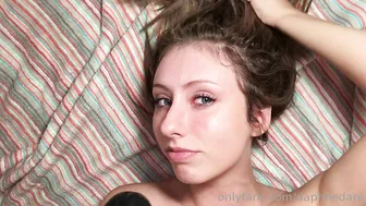 daphnedare onlyfans busty lady posing in fr