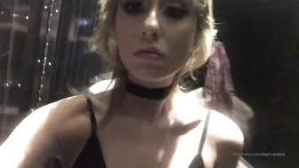 daphnedare onlyfans blissful doll chatting in fries