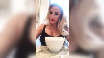 danniiharwood onlyfans dick shows off her shaved cunt