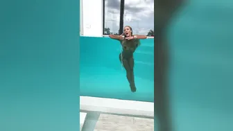 danniiharwood onlyfans jerking on a chair