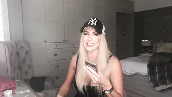 danniiharwood onlyfans bitch with huge booty caresses hairy cunt