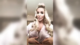 danniiharwood onlyfans appetizing babe shows her tits