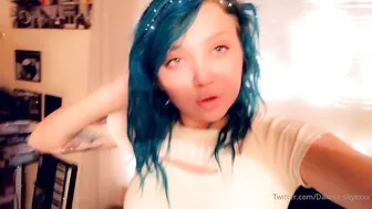 dakota_skyexxx onlyfans young bitch caresses shaved holes