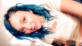 dakota_skyexxx onlyfans young bitch caresses shaved holes
