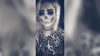dakota_skyexxx onlyfans busty naughty babe caresses shaved pussy