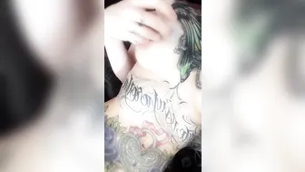 Peachhes onlyfans puts his fingers in the ass