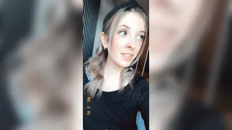 17 onlyfans greedily fucks her pussy