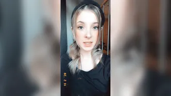 17 onlyfans greedily fucks her pussy