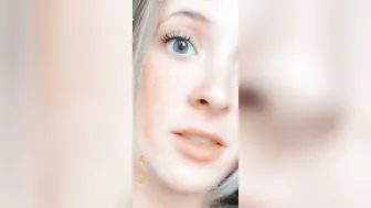 17 onlyfans greedily fucks her pussy