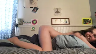 simpqueen onlyfans spectacular skin cleaves the vagina with a large dildo