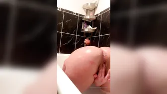 princessxm onlyfans skinny girl posing nude