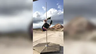 saintkatelyn onlyfans busty schoolgirl fingering pussy