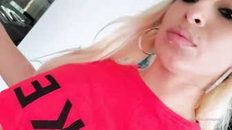 spicyj onlyfans fucks her pussy