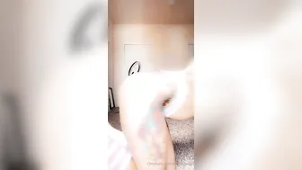 braceybella onlyfans busty hottie gently jerks her cunt